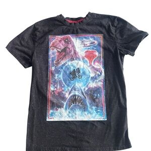 Universal Studios Black Dinosaur and Shark Graphic T-shirt Unisex size small‎